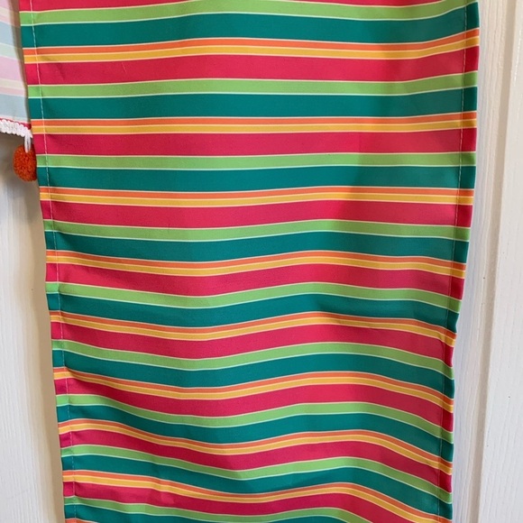 NWT festive colored table run - Picture 6 of 6